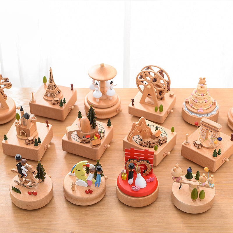 Carillon musicale rotante in legno artigianale in 14 modelli differenti